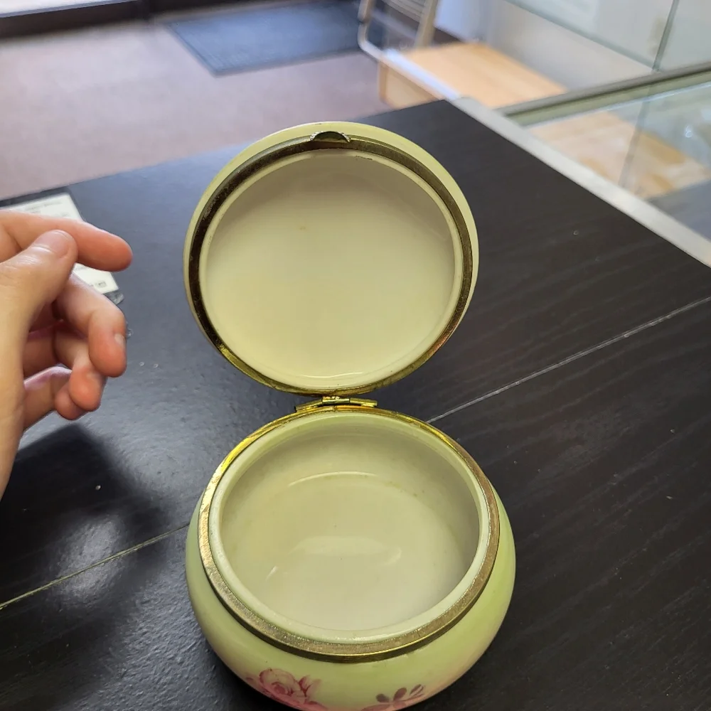 Floral ceramic jewelry box made in Japan